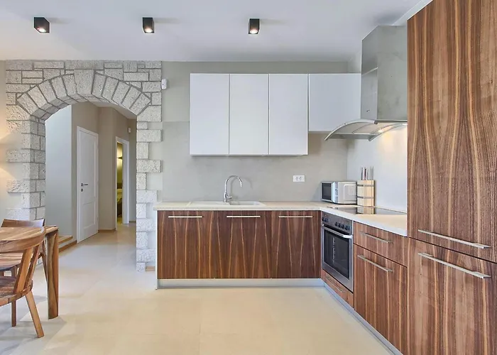 Dominika Vikendica *